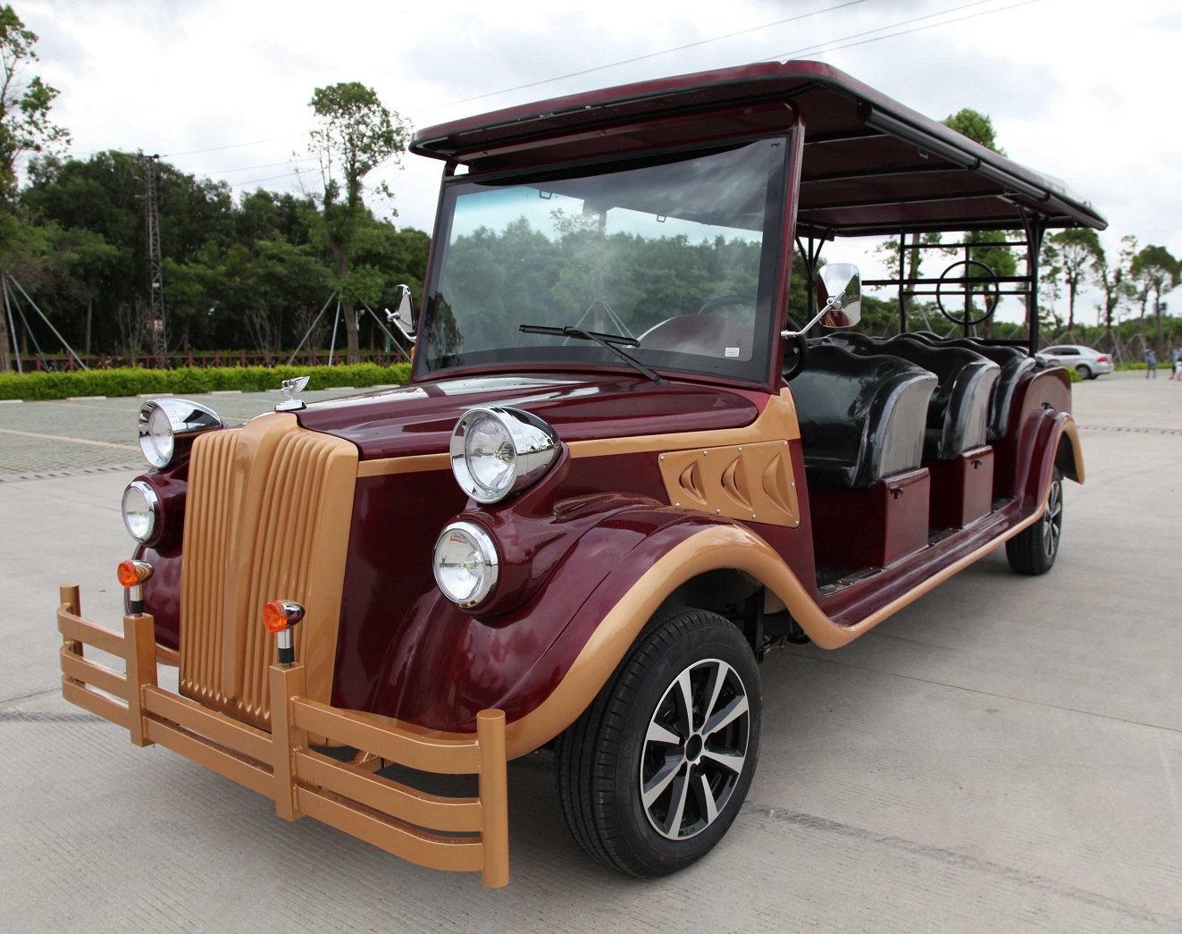燃油老爺車11座棗紅色